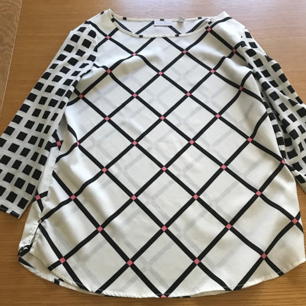 New York & Company black/white pattern blouse M